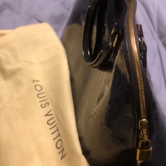 Authentic Louis Vuitton alma voyage vernis bag - Picture 4 of 16